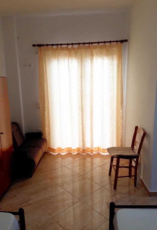 Ενοικιαζόμενα Δωμάτια Γεωργία Σταμούλου Rovies Ngoại thất bức ảnh
